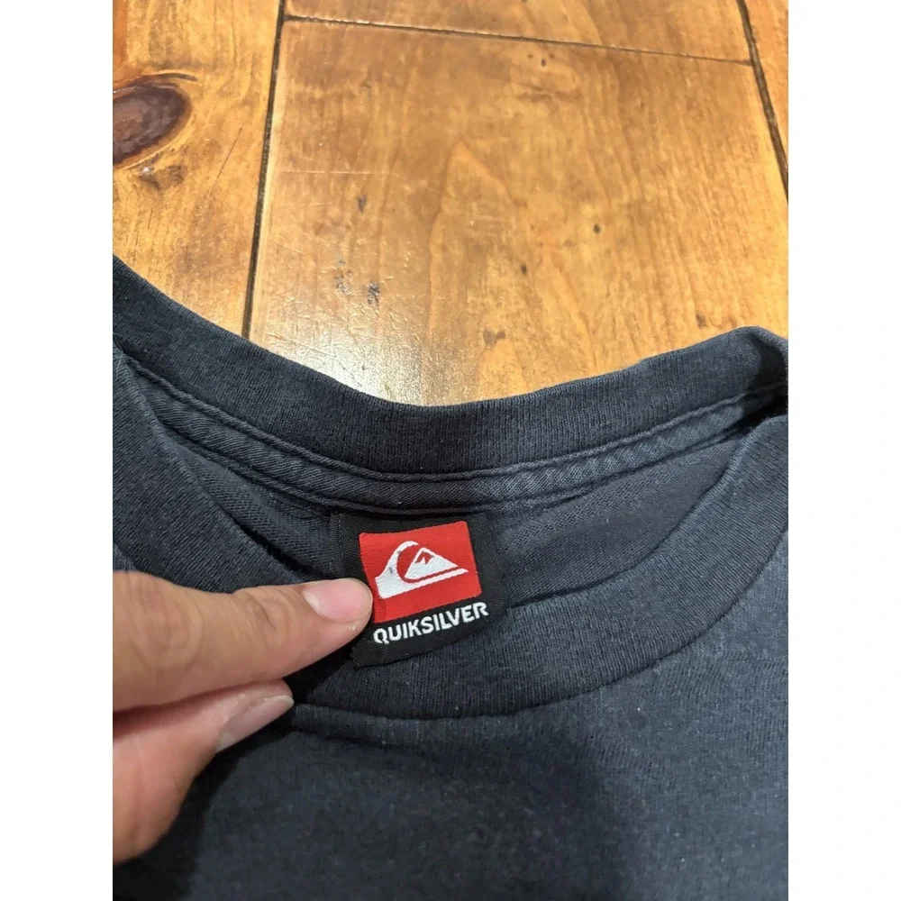 Quiksilver Men's Black Red Logo T-Shirt Size L Large 100% Cotton Short Sleeve